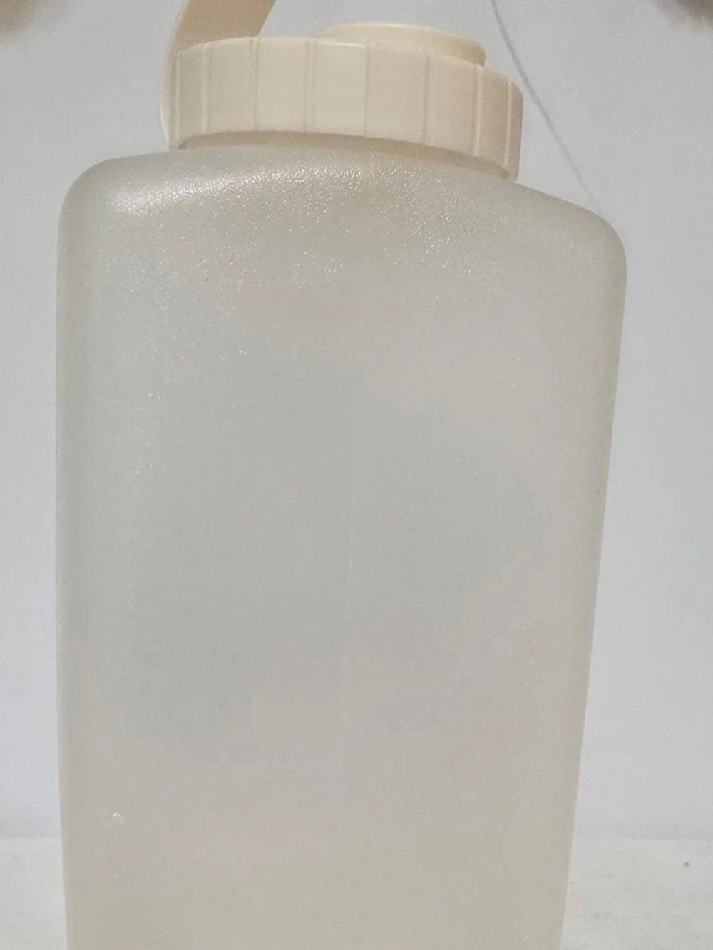Vintage Rubbermaid 1 Gallon Drink/Beverage Pitcher/Bottle With Handle Almond Cap
